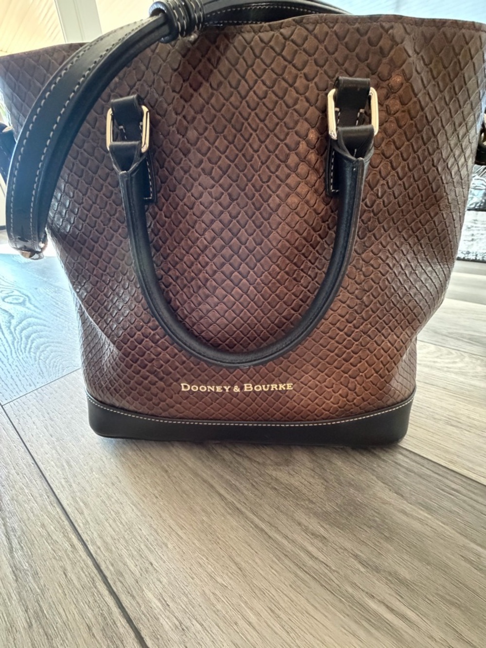 Dooney & Bourke Chelsea Shopping Tote in Brown